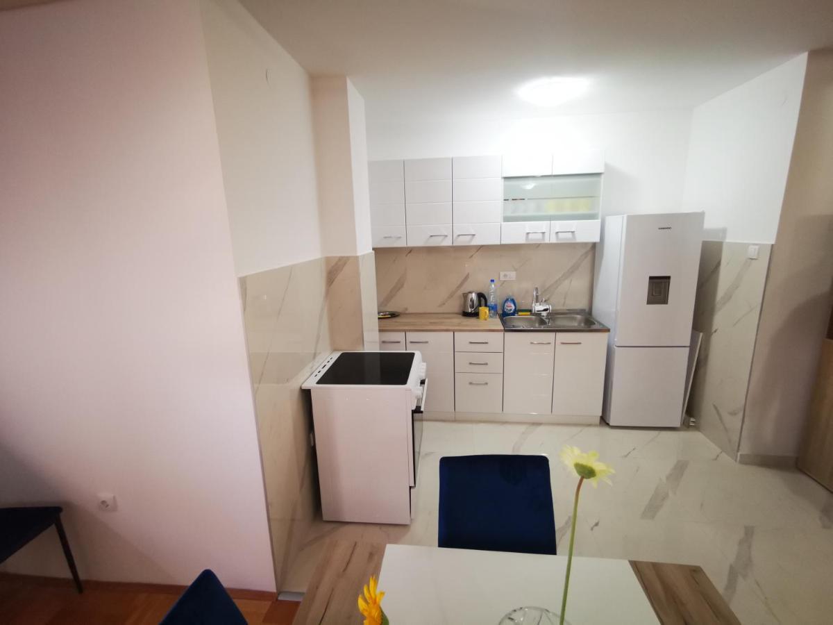 Riviera Apartments Ni Exterior foto